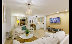 Picasso 2 Luxury